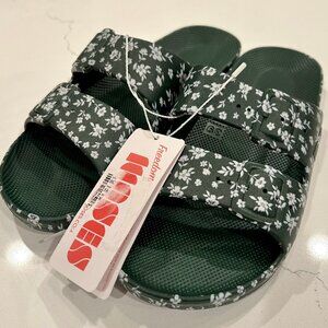 NWT Freedom Moses Two Strap Slides Green White Floral Lily Rose Amazonia 39/40